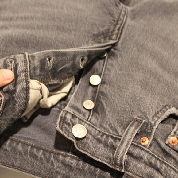 Black 501 Levi Jeans - Picture 8 of 9